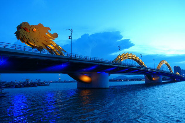 anh-cau-rong-dep-sang-som_111044366.jpg