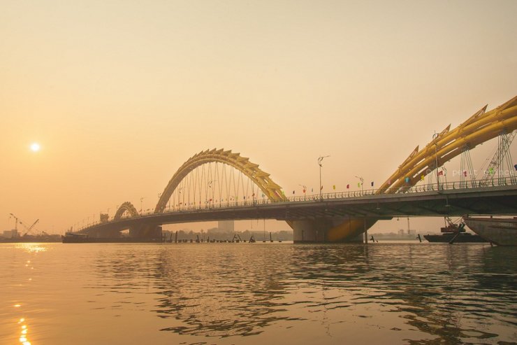 anh-dep-cau-rong-xe-chieu_111044519.jpg