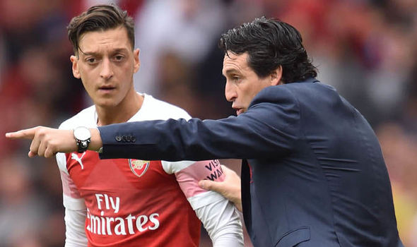 Arsenal-news-Unai-Emery-Mesut-Ozil-1008467.jpg