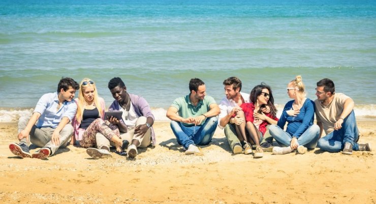 Beach-Students-Group-Fun-California-1024x681-1.jpg
