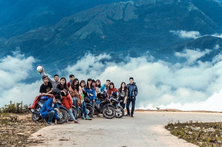 doi-phuot-tren-dinh-nui-may-mu_110817788.jpg