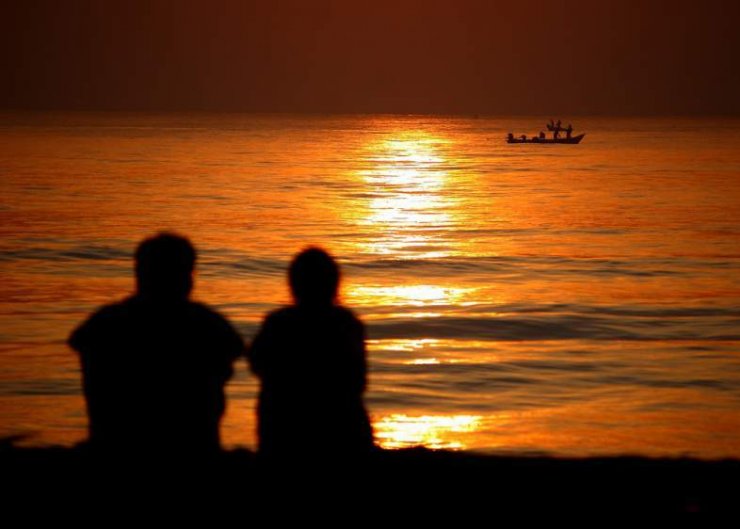 hinh-anh-buon-vi-tinh-ban_100947661.jpg