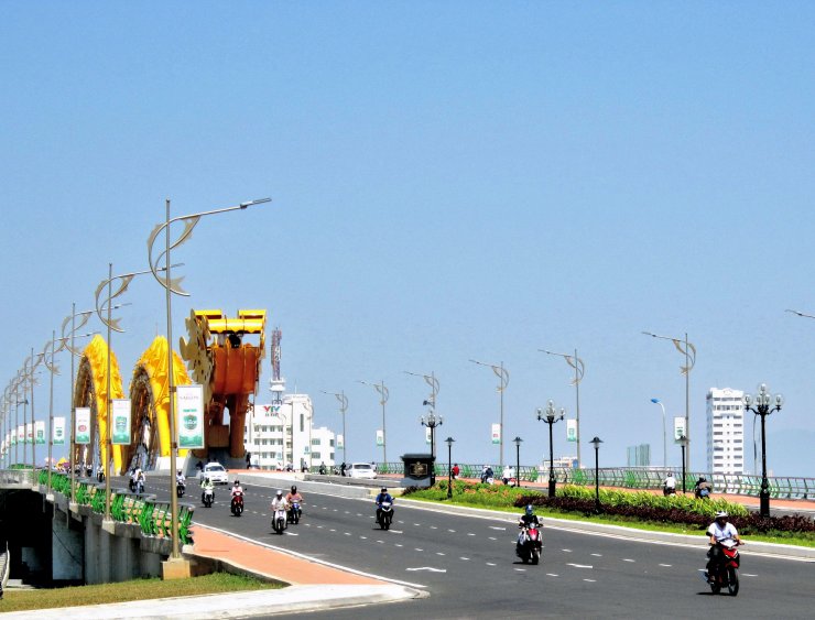 hinh-anh-cau-rong-ban-ngay_111045355.jpg