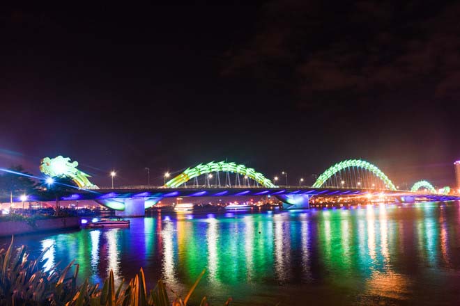 hinh-anh-cau-rong-da-nang-den-xanh-la_111045480.jpg