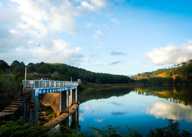 hinh-anh-suoi-vang-suoi-bac-o-da-lat_085719763.jpg