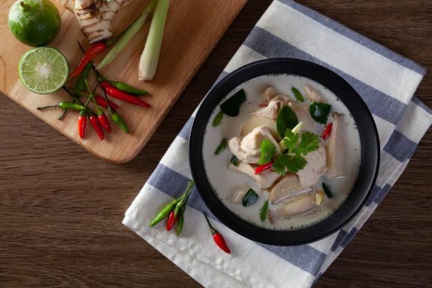 luyen-thi-thu-khoa-vn-chicken-coconut-soup-tom-kha-kai-thai-food.jpg