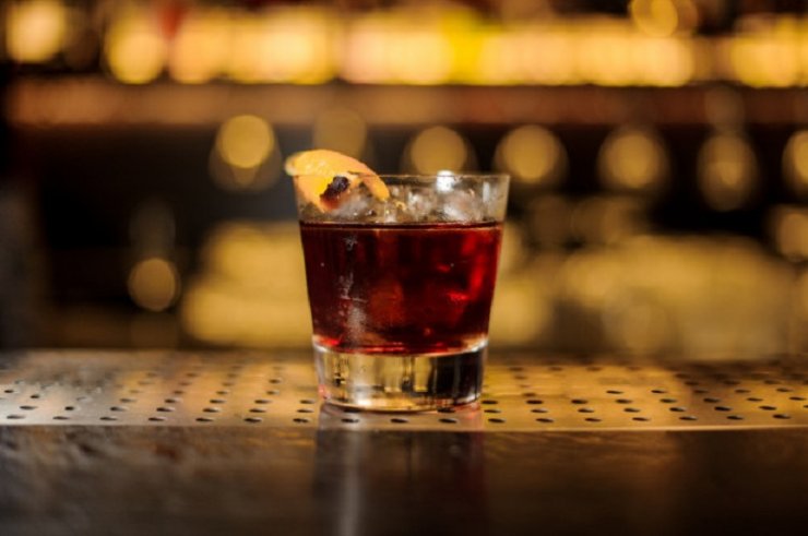 luyen-thi-thu-khoa-vn-glass-fresh-strong-whiskey-cocktail.jpg