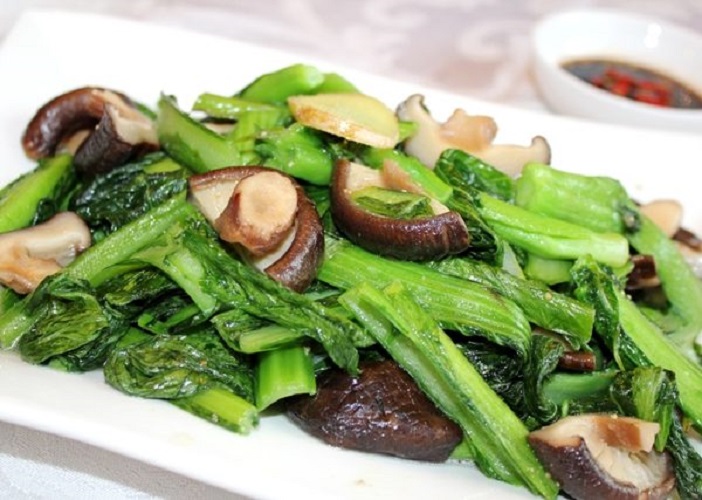 luyen-thi-thu-khoa-vn-rau-cai-meo-xao-nam.jpg