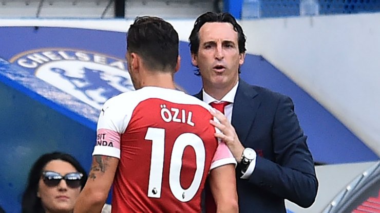 mesut-ozil-unai-emery-arsenal_11l4wl00ng9vn1spl9364svl1o.jpg