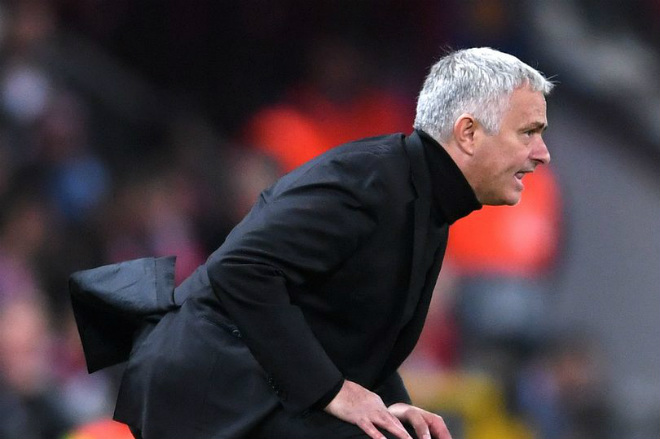 Mourinho-vat-va-cuu-ghe-4-tran-chien-song-con-mou1-1540362467-6-width660height439.jpg