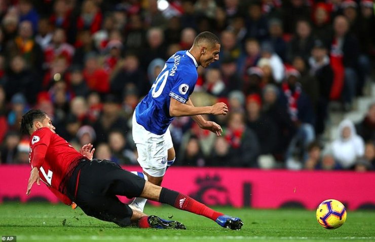 mu-everton-7_zgpz.jpg