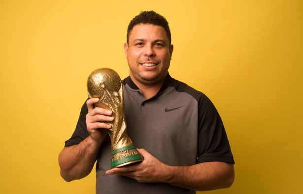 Ronaldo-with-World-Cup-Trophy.jpg