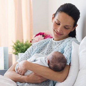 surprising-labor-and-delivery-facts-mother-holding-baby-full-e1427176580992.jpg