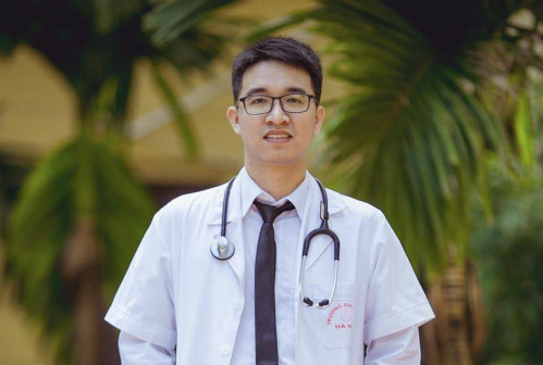 thu-khoa-dai-hoc-y-ke-ve-6-nam-an-tranh-thu-XCMB.jpg