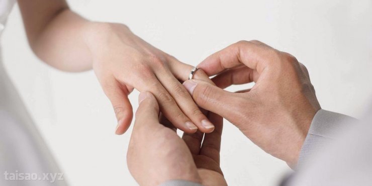 Wedding-Ring-hand-1280x640.jpg