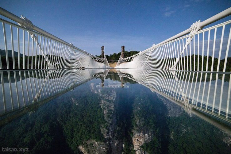 Zhangjiajie-Grand-Canyon-Glass-Bridge-001.jpg